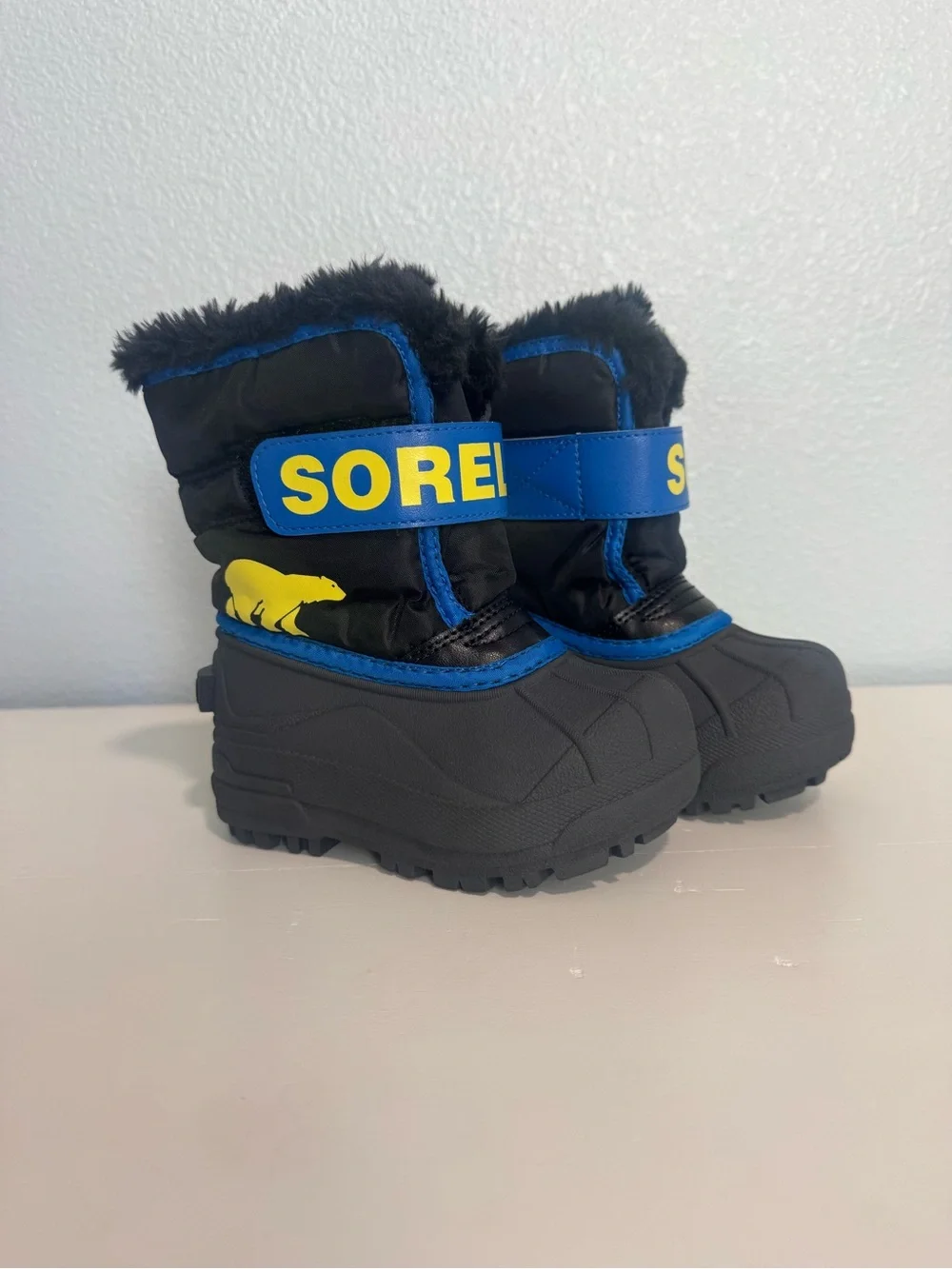 NWOT Sorel Kids Black and Blue Winter Boots with Yellow Polar Bear 7T